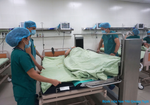 Khoa Phẫu thuật Gây mê Hồi sức: Sử dụng hệ thống vận chuyển người bệnh hiện đại