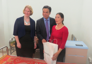 Đoàn Đại sứ New Zealand tại Việt Nam đến thăm, tặng quà cho Bệnh nhân sứt môi, hở hàm ếch