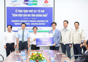 Lễ bàn giao máy siêu âm xách tay trị giá 520 triệu cho Bệnh viện Sản- Nhi tỉnh