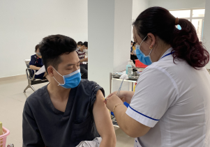 BỆNH VIỆN SẢN-NHI TỈNH TỔ CHỨC TIÊM VẮC –XIN PHÒNG CHỐNG COVID-19
