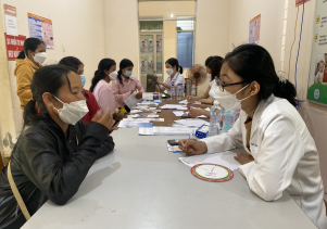 KHÁM BỆNH MIỄN PHÍ CHO PHỤ NỮ HUYỆN TRÀ BỒNG