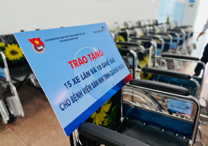 Chi đoàn Vietinbank Quảng Ngãi  trao tặng quà cho Bệnh viện Sản-Nhi tỉnh