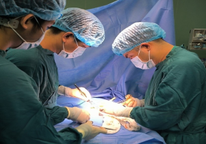 CỨU CHỮA THÀNH CÔNG TRƯỜNG HỢP TRẺ SƠ SINH THOÁT VỊ HOÀNH TẠI BỆNH VIỆN SẢN-NHI TỈNH QUẢNG NGÃI
