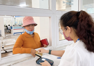 BVSN Khuyến khích bệnh nhân thanh toán viện phí thông qua quẹt thẻ ATM hoặc quét mã QR PAY.