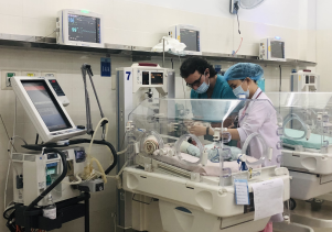 Nuôi sống thành công bé sinh cực non 24 tuần tuổi, nặng 600gram.