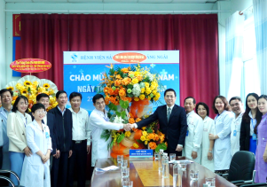 Chủ tịch UBND tỉnh Nguyễn Hoàng Giang thăm và chúc mừng Bệnh viện Sản Nhi tỉnh Nhân kỷ niệm 70 năm ngày thầy thuốc Việt Nam.