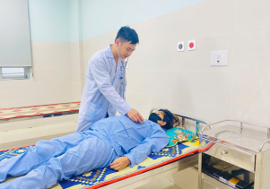 Cấp cứu kịp thời thai phụ Lý Sơn bị dọa sinh non