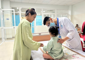 Điều trị thành công, cứu sống bệnh nhi mắc sốt xuất huyết thể não nặng